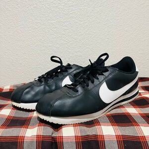 Nike Men’s Black & White Retro Low-Top Sneakers